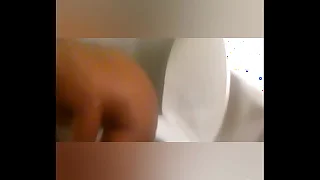MsGrapelips pissing pussy &lpar;Bathroom scence&rpar;