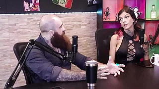 A m&atilde;e dele perguntou se estava gravando porn&ocirc;&comma; e a treta&period;&period;&period; - Qweensg e Iron Biker