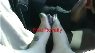 Red footjob while diving