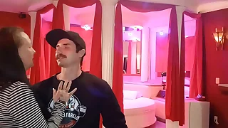 Levei a coroa tesuda para ela ver minha pingola bem dura&comma; e buceta dela se impressionou com as bolas