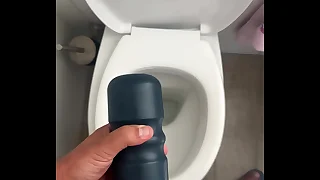 Sborro nel sextoy - masturbazione con orgasmo reale