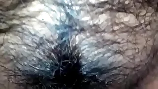 mi novia tocandose bien peluda