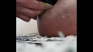 Enfiando a garra de cerveja no C&Uacute;