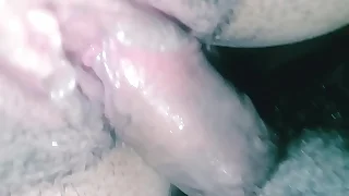 La bebesita sexo en el ba&ntilde;o se viene sobre mi pene