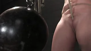 パイパンムチムチ娘を拷問的なくいこみ股縄調教する